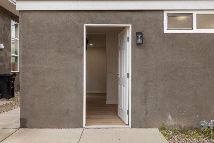 Building Photo - 214 Kimble St