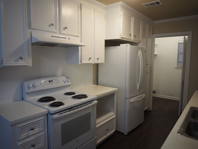 Building Photo - 3845 Ranch Road 2222