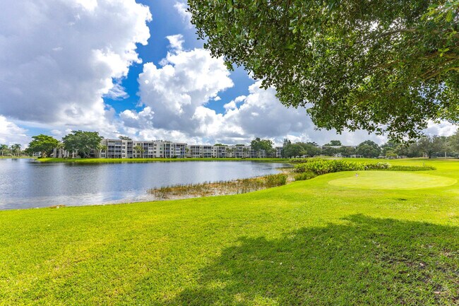 Building Photo - 9470 Poinciana Pl