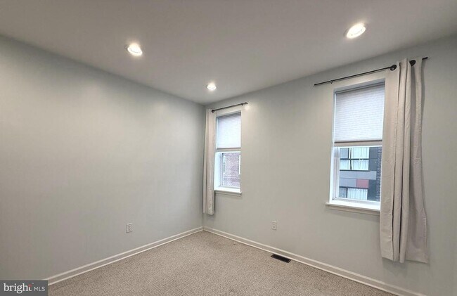 Building Photo - 1551 S Lambert St