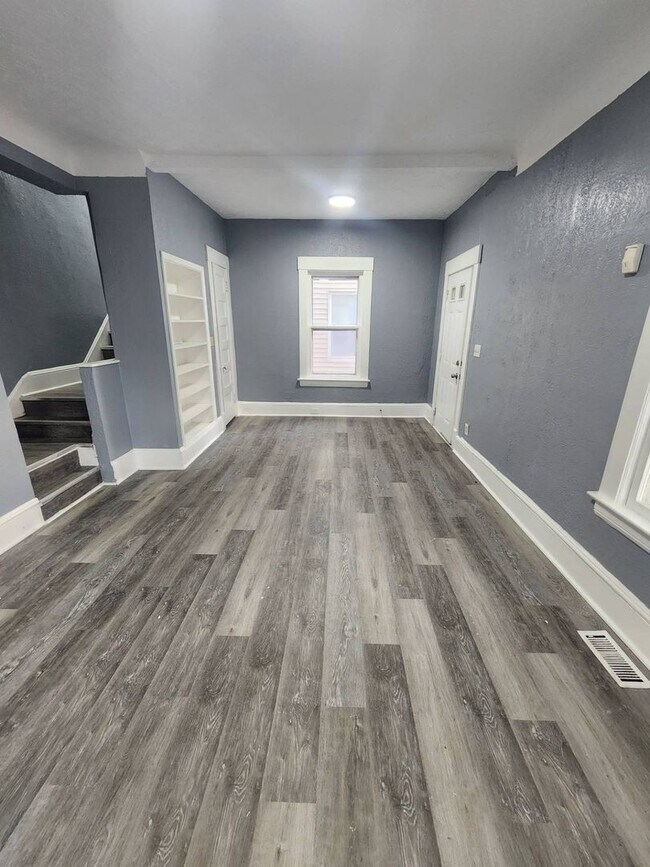 Building Photo - Charming 3-Bedroom Property in Prime Location