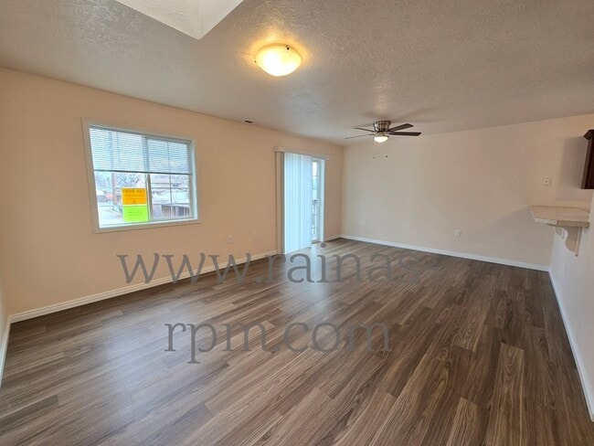 Building Photo - 3507 N Maple Grove Rd