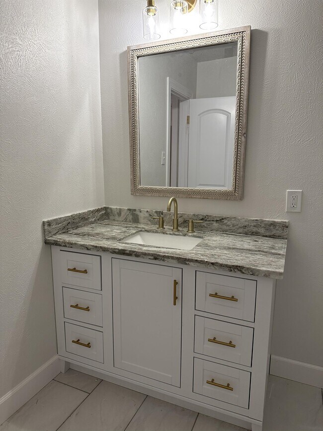 Building Photo - 2704 31st St