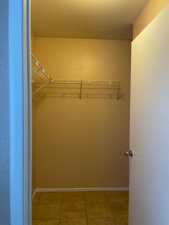 Building Photo - Gated First Floow Summerlin Condo - 2 Bedr...