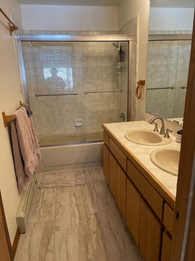 Building Photo - Month-to-month Summer Rental Condo