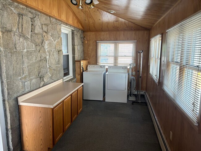 Primary Photo - 2 Bedroom Apt for Rent!!