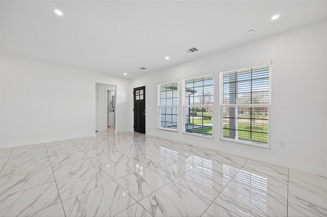 Building Photo - 2202 Alabama St