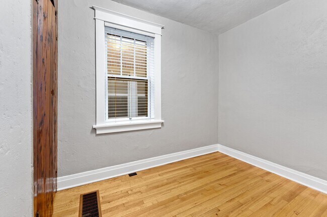 Building Photo - 5505 Rhodes Ave