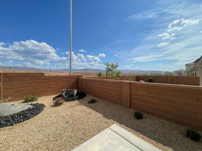Building Photo - 1396 White Holw Ln