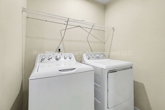 Building Photo - 11007 Discovery Dr NW