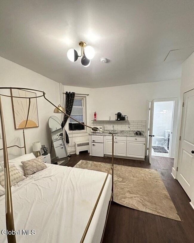 Building Photo - 51 Elm St