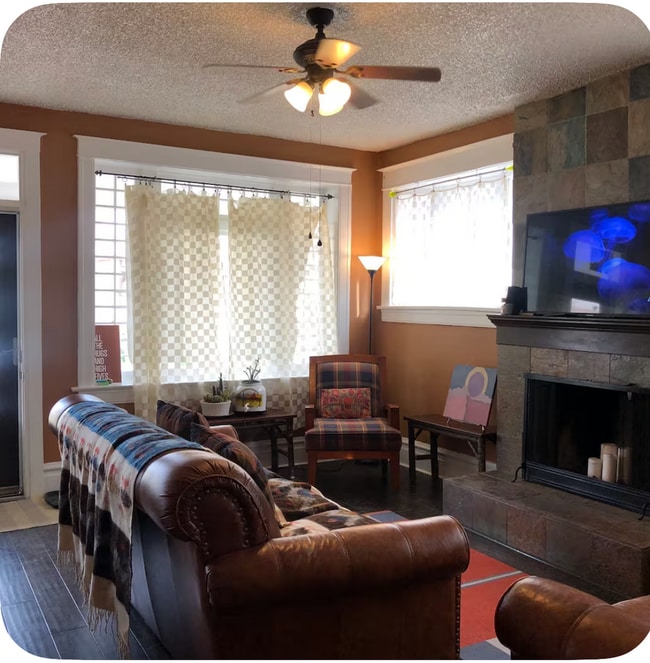 Building Photo - Stunning Historic Downtown Salt Lake City House!