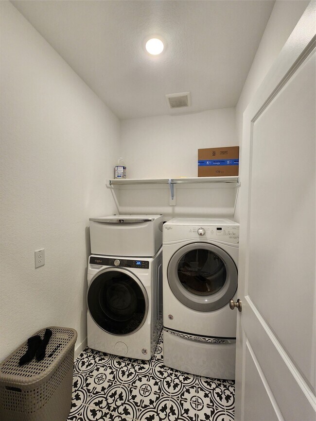 Building Photo - 24823 Hibiscus Gdn Wy