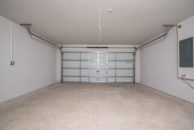Building Photo - 618 Tanaro Ln