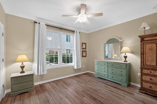 Building Photo - 4114 Central Sarasota Pkwy