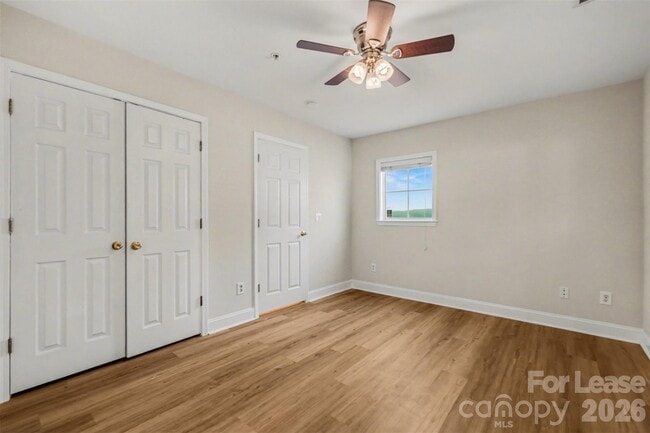 Building Photo - 841 W 4th St