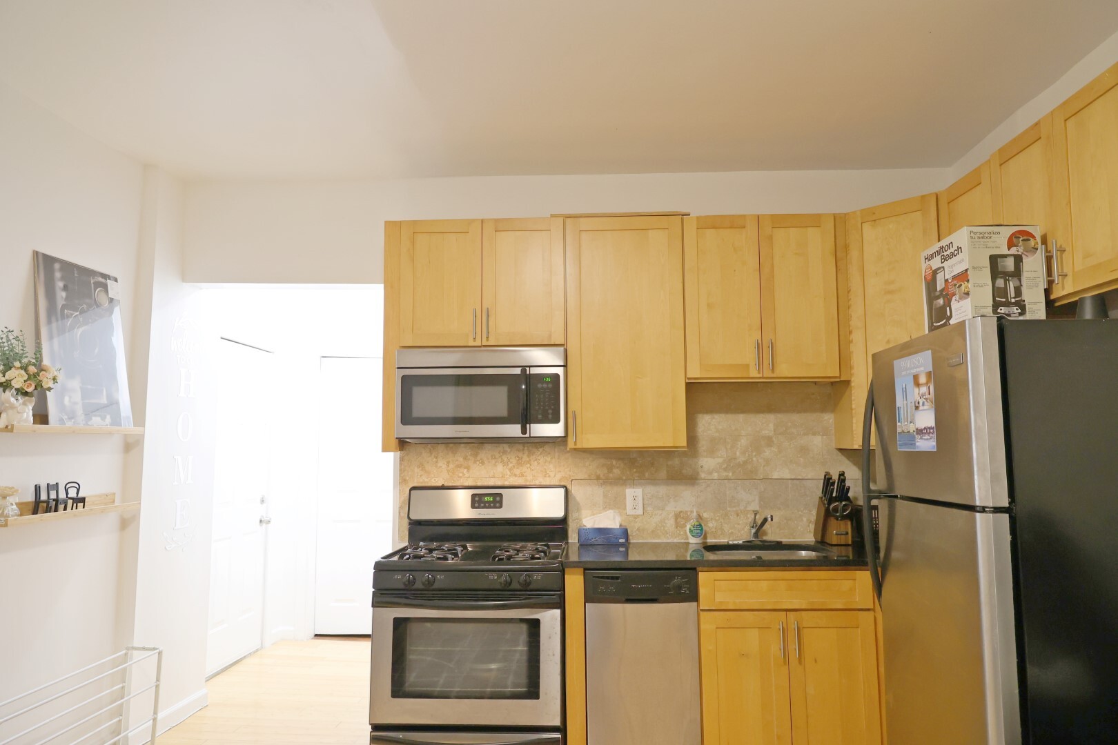 Kitchen - 118 Corbin Ave