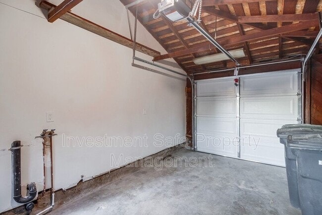Building Photo - 4026 Charles St