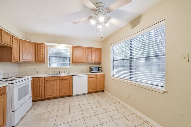 Building Photo - 3 Hedgebell Ct