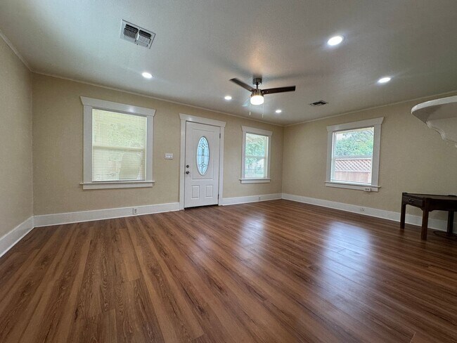 Building Photo - 210 Las Flores Ave