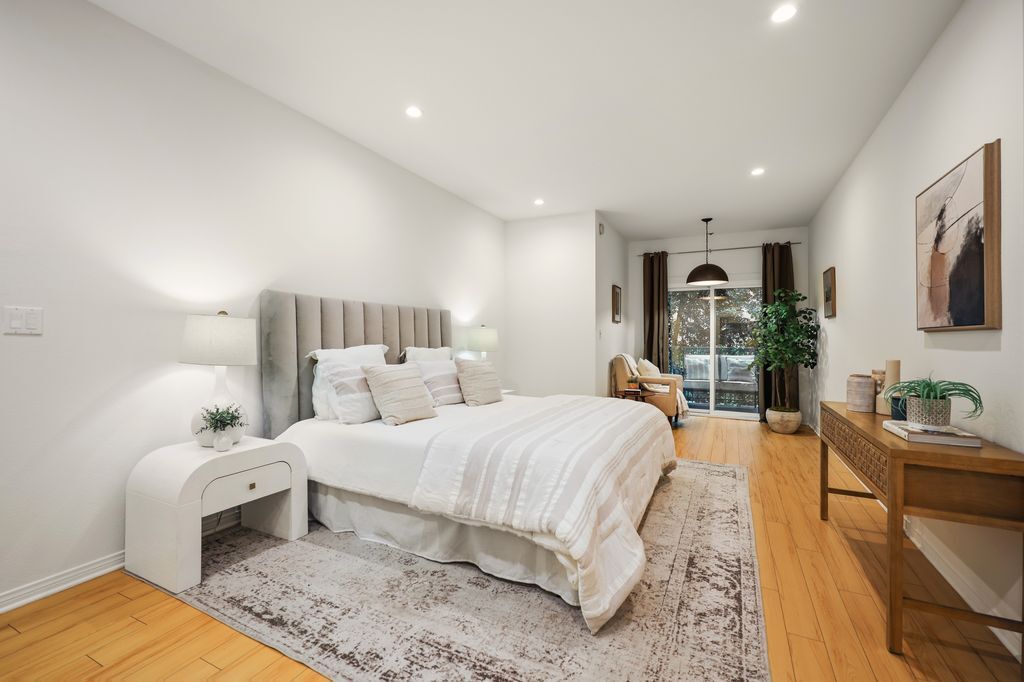 Building Photo - 11737 Darlington Ave