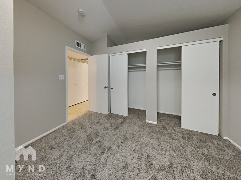 Building Photo - 16024 S Catalina St