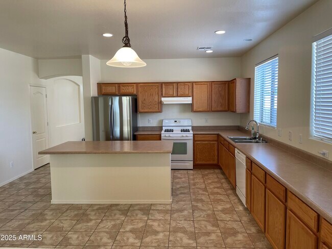 Building Photo - 13953 N 159th Dr