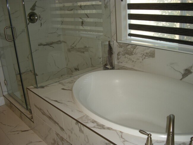 Building Photo - Fully Furnished Four Bedroom, Three Bath H...