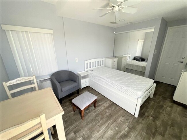 Building Photo - LAKEWOOD STUDIO (ROOM) FOR RENT  $1,350.00 MO