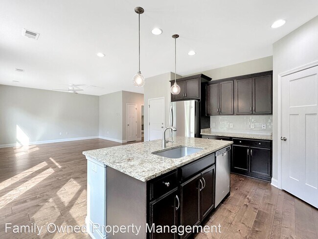 Building Photo - 3 br, 2.5 bath House - 206 Wathen Drive