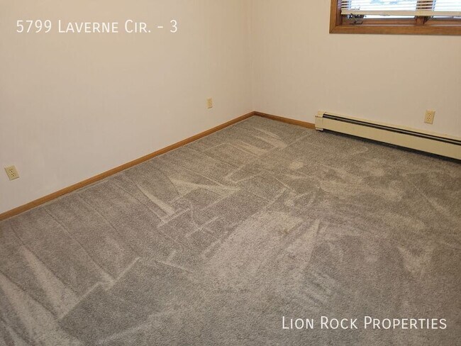 Building Photo - 5799 Laverne Cir N
