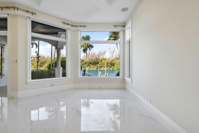 Building Photo - 549 NE 19th Ave