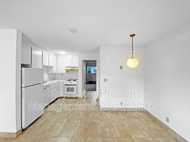 Building Photo - 889 Canfield Ct