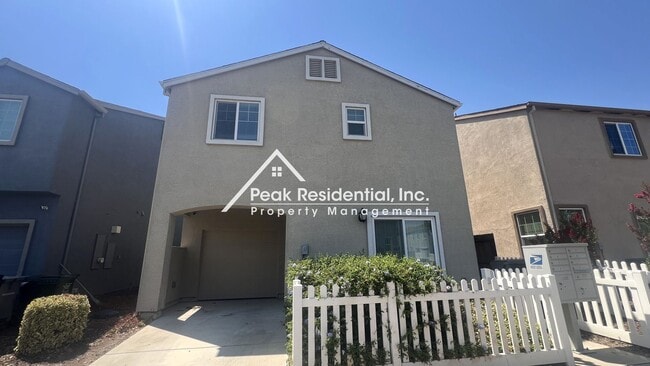 Building Photo - Updated 3bd/2.5ba Home near Cosumnes River...