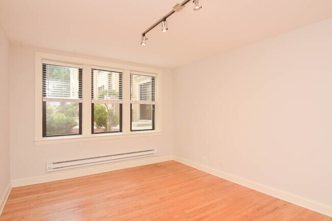 Building Photo - 2323 N Rockwell St