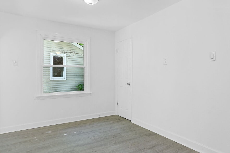 Building Photo - 7552 Mallard Dr