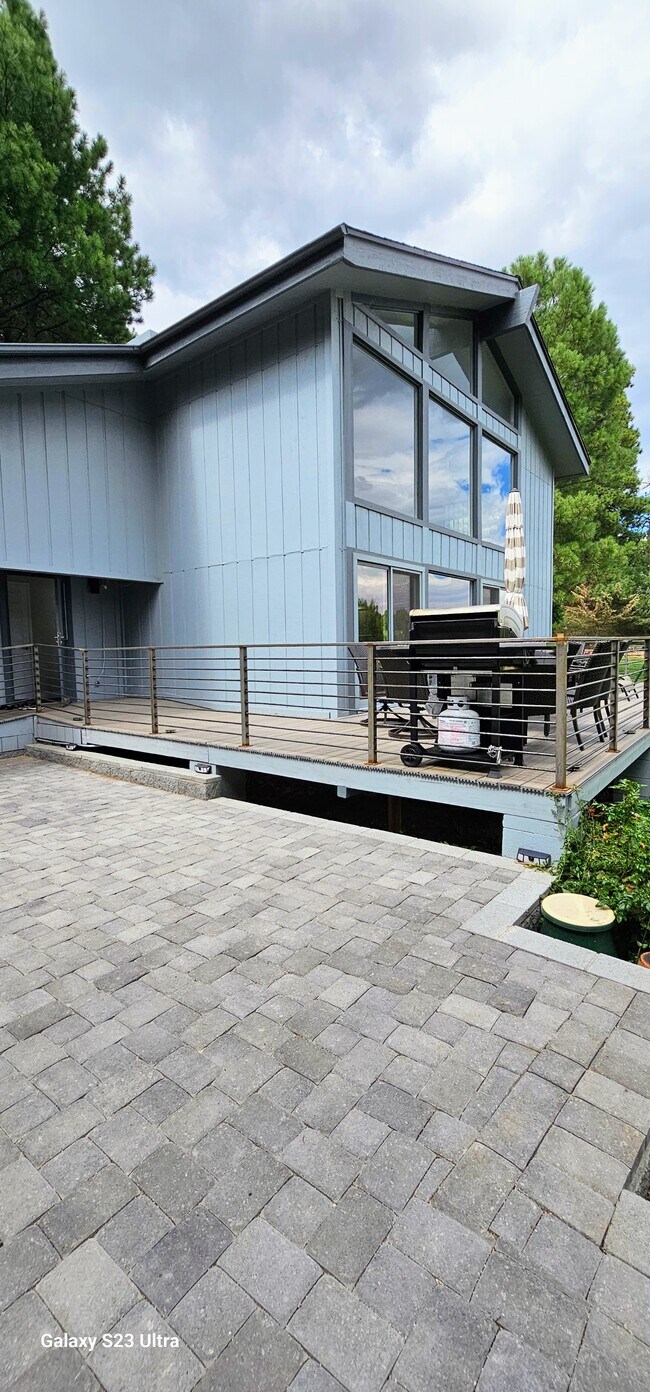 Building Photo - 2280 N Southern Hills Dr