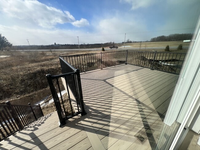 Building Photo - W219N16241 Primrose Ct