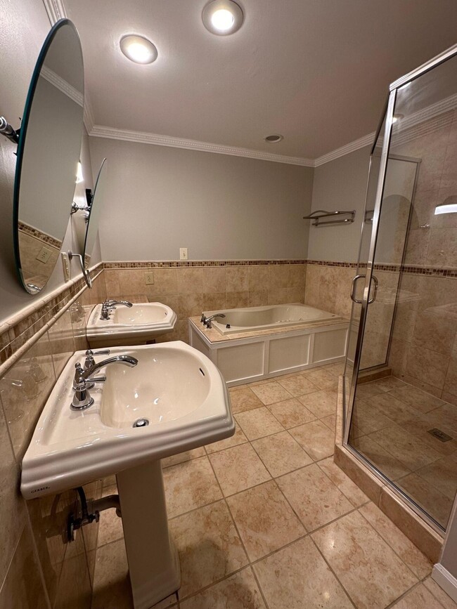 Building Photo - 3505 Lakeside Ct