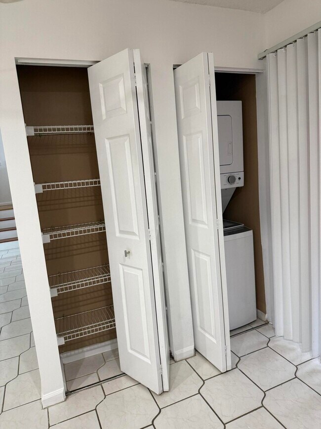 Building Photo - 6601 Via Regina