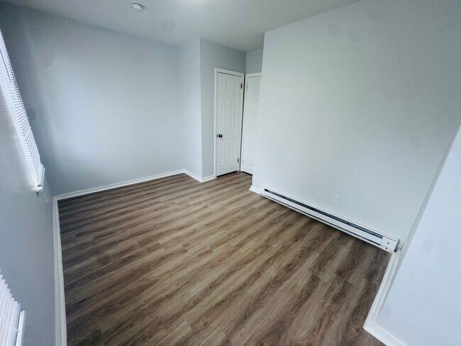 Building Photo - 946 Farson St