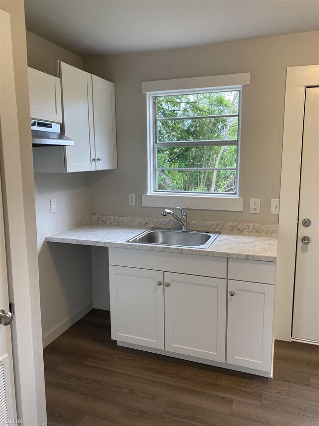 Building Photo - 2 br, 1 bath Duplex - 2634 Foster Street