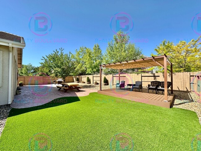 Building Photo - Charming 2-Bed + Bonus Room Corner Lot Hom...