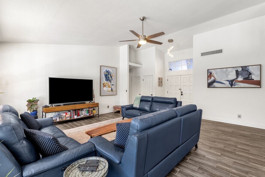 Building Photo - 5015 E Karen Dr