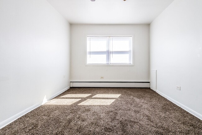 Building Photo - 5012 W Jackson Blvd