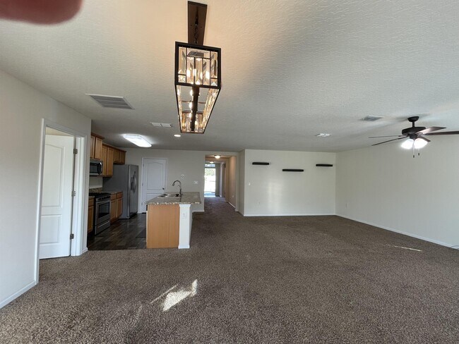 Building Photo - 131 Fairway Ct