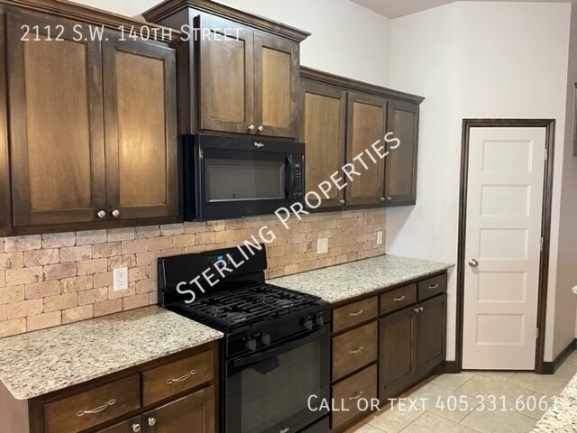 Building Photo - 2112 SW 140th St