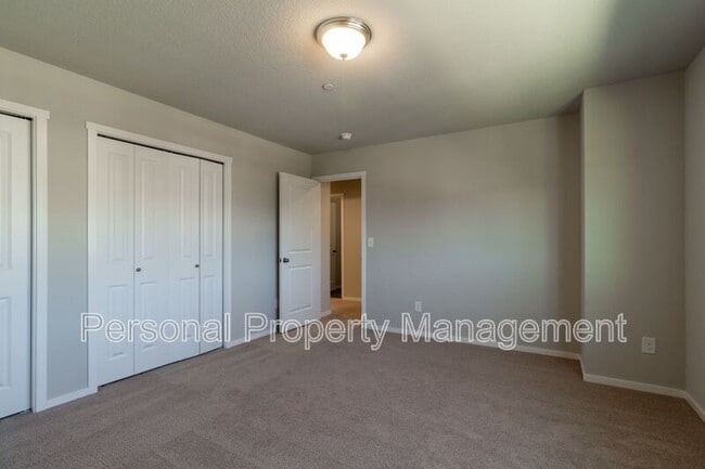 Building Photo - 1708 NE Pioneer Ln
