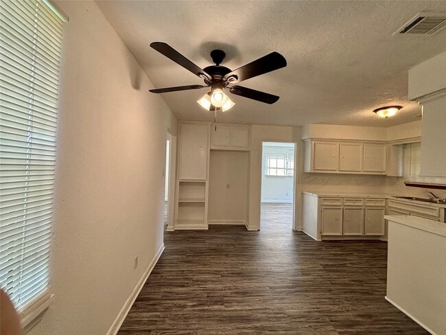 Building Photo - 7211 Orlando St