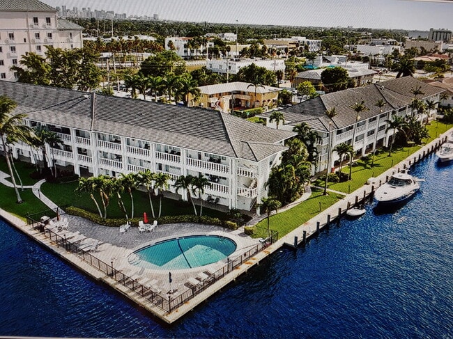 Building Photo - 2881 NE 32nd St